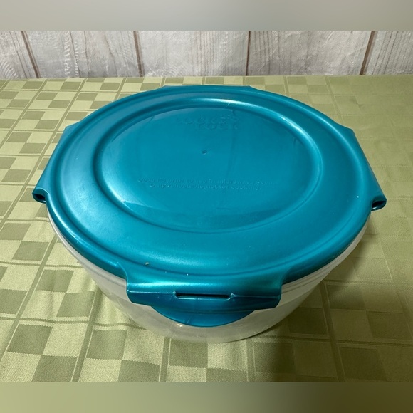 LocknLock 6-Piece Nestable Bowl Storage Set - Picture 6 of 8